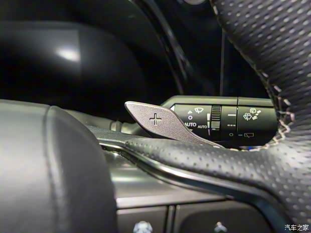 雷克萨斯 雷克萨斯RX 2023款 500h F SPORT Performance 中国台湾版