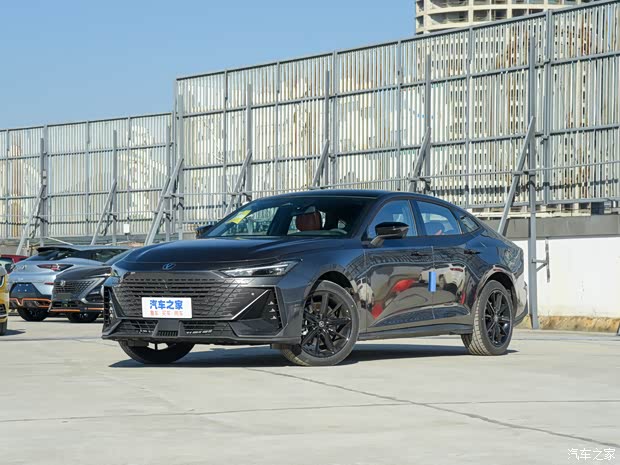 长安汽车 长安UNI-V 智电iDD 2023款 智电iDD 1.5T 基本型 长安汽车 长安UNI-V 智电iDD 2023款 智电iDD 1.5T 基本型