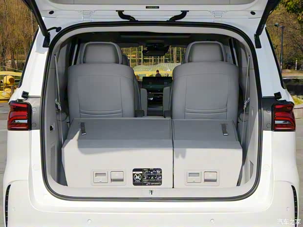 上汽集团 荣威iMAX8 2023款 基本型 上汽集团 荣威iMAX8 2023款 基本型