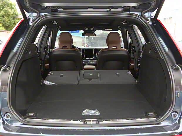 沃尔沃亚太 沃尔沃XC60 2023款 B5 四驱智逸豪华版