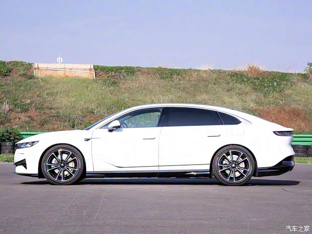 嵐圖汽車(chē) 嵐圖追光 2024款 PHEV 超長(zhǎng)續(xù)航版