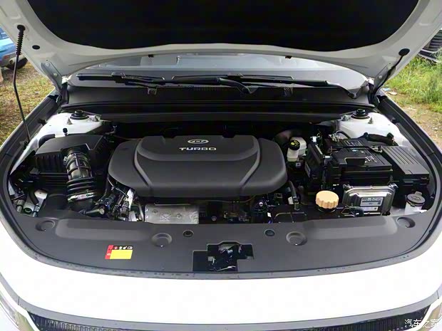 上汽通用五菱 新宝骏RC-5 2020款 1.5T 中配版