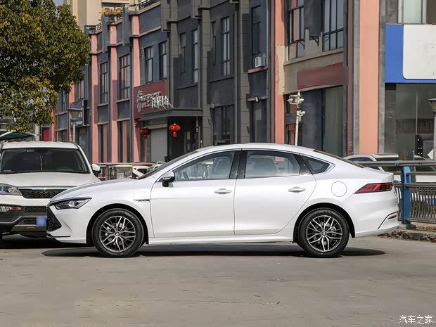 比亞迪 秦PLUS 2023款 DM-i 120KM 尊貴型