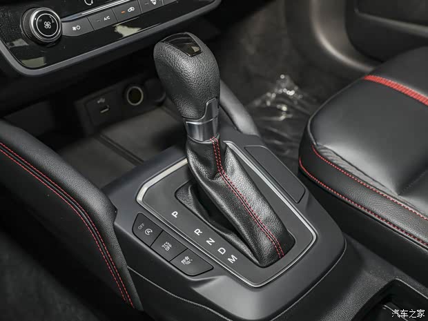 长安福特 福克斯 2022款 两厢 EcoBoost 180 自动ST Line