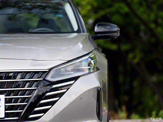 东风日产 天籁 2022款 2.0T 高配版 东风日产 天籁 2022款 2.0T 高配版