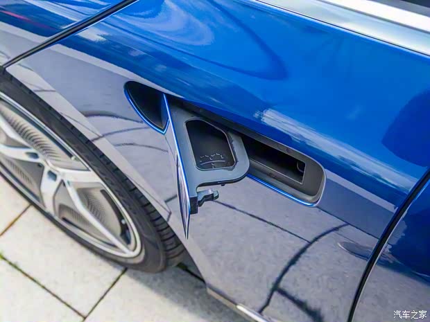 梅賽德斯-EQ 奔馳EQE(海外) 2022款 500 4MATIC AMG Line