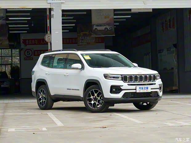 广汽菲克Jeep 大指挥官 2022款 2.0T 两驱精英版 广汽菲克Jeep 大指挥官 2022款 2.0T 两驱精英版