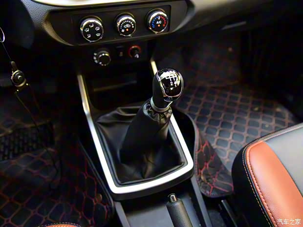 鄭州日產(chǎn) 銳騏 2018款 2.5T柴油四驅(qū)豪華型ZD25T5