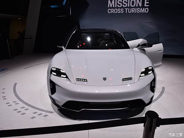 保時(shí)捷 Mission e 2018款 基本型