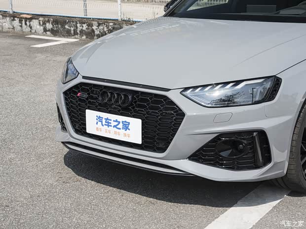 Audi Sport 奧迪RS 4 2023款 RS4 Avant 黑曜版