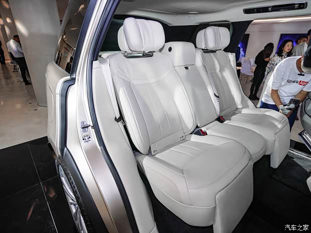 路虎(进口) 揽胜 2022款 4.4 V8 530PS 首发版 路虎(进口) 揽胜 2022款 4.4 V8 530PS 首发版