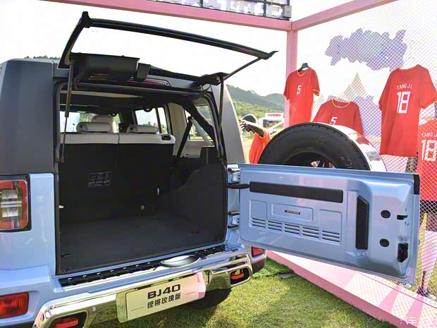 北京越野 北京BJ40 2023款 铿锵玫瑰版 北京越野 北京BJ40 2023款 铿锵玫瑰版