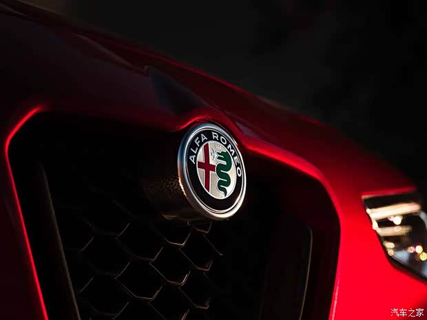 阿尔法·罗密欧 Giulia 2018款 Nero Edizione 阿尔法·罗密欧 Giulia 2018款 Nero Edizione