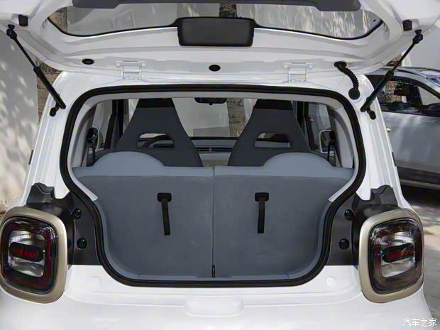 一汽奔腾 奔腾小马 2024款 170km 活力马 一汽奔腾 奔腾小马 2024款 170km 活力马