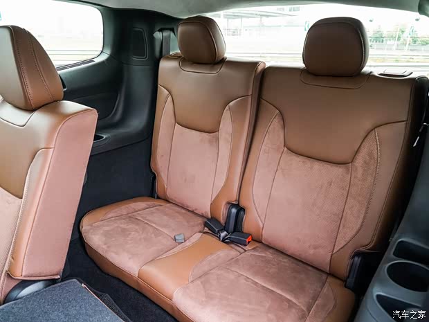 广汽菲克Jeep 大指挥官 2018款 2.0T 基本型 广汽菲克Jeep 大指挥官 2018款 2.0T 基本型