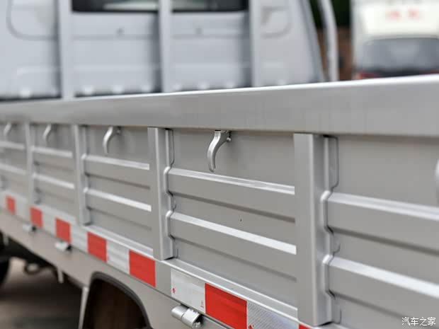 上汽通用五菱 五菱榮光新卡 2021款 1.5L汽車下鄉(xiāng)版LV0加長單排L3C