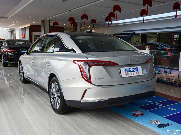 一汽红旗 红旗E-QM5 2022款 431km 充电乐享版 一汽红旗 红旗E-QM5 2022款 431km 充电乐享版