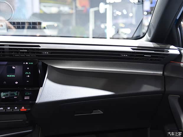 東風(fēng)標(biāo)致 標(biāo)致408X 2023款 高配版