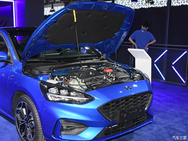 长安福特 福克斯 2021款 三厢 EcoBoost 180 自动ST Line