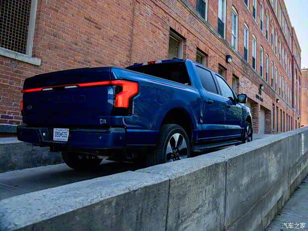 福特(进口) 福特F-150新能源 2021款 Lightning Platinum SuperCrew 福特(进口) 福特F-150新能源 2021款 Lightning Platinum SuperCrew