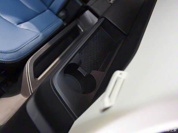 睿藍(lán)汽車 睿藍(lán)9 2023款 創(chuàng)始版 6座