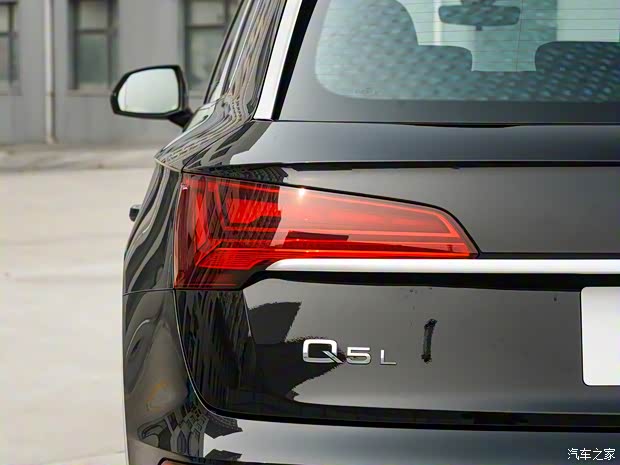 一汽奧迪 奧迪Q5L 2023款 40T 時(shí)尚動(dòng)感型