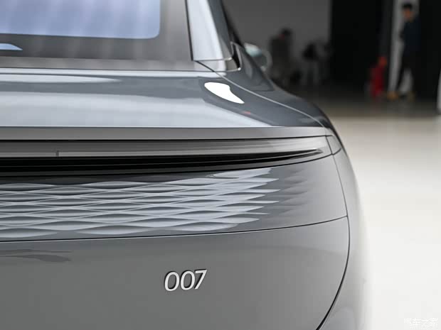 極氪 極氪007 2024款 四驅(qū)智駕版 100kWh