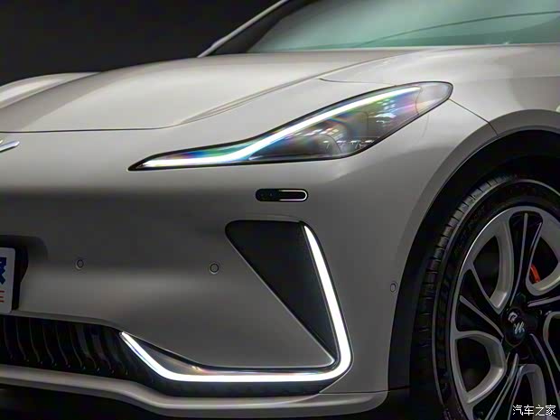 智己汽車 智己LS7 2023款 100kWh 四驅(qū)版