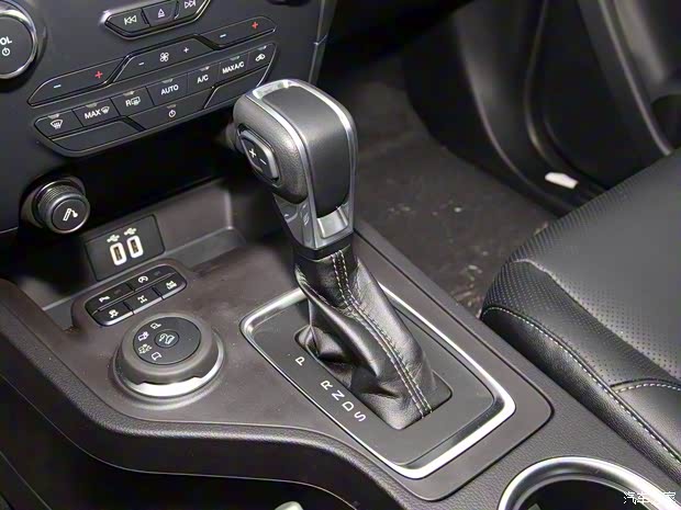 江铃福特 撼路者 2020款 2.3T 汽油自动四驱豪华版 7座 国VI