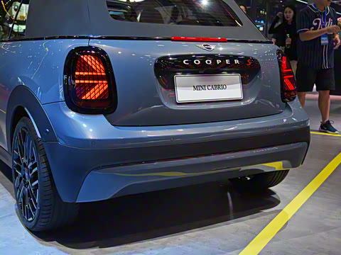 2025款 2.0T COOPER S CABRIO 白日星尘限定配色 2025款 2.0T COOPER S CABRIO 白日星尘限定配色