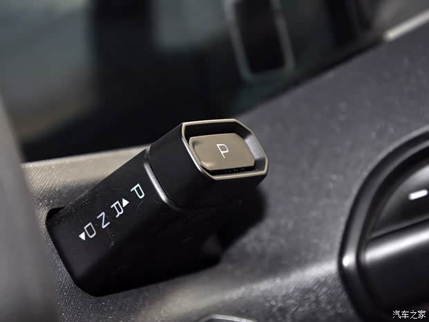 上汽通用五菱 新宝骏E300 2020款 标准三座