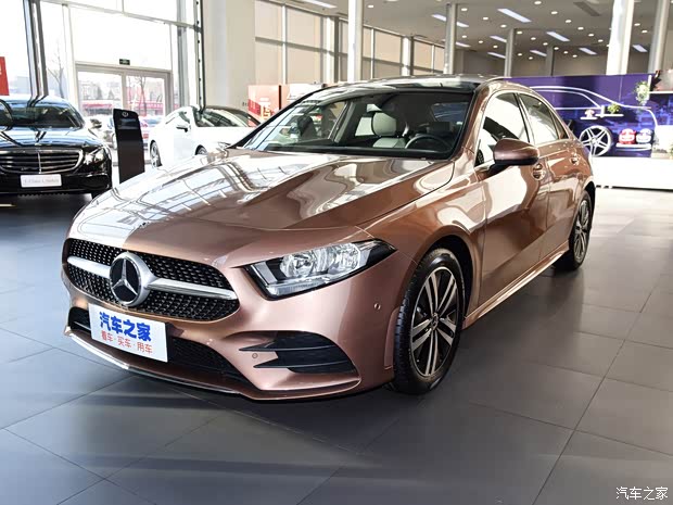 北京奔馳 奔馳A級(jí) 2020款 A 180 L 運(yùn)動(dòng)轎車(chē)