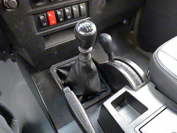 北京汽車(chē)制造廠 212 2023款 狙擊手 2.4T 手動(dòng)輕裝款