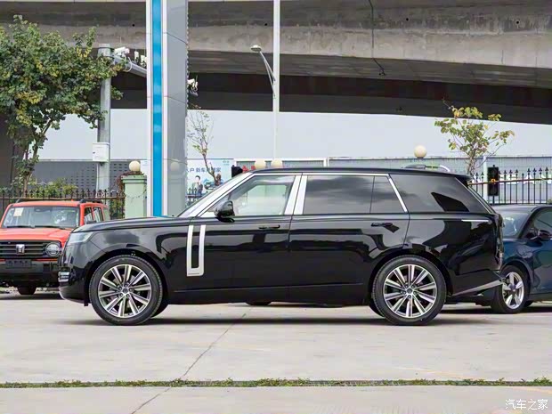 路虎(進(jìn)口) 攬勝 2024款 3.0 L6 400PS 典范加長(zhǎng)版