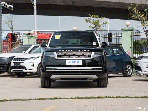 路虎(進(jìn)口) 攬勝 2024款 3.0 L6 400PS 典范加長(zhǎng)版