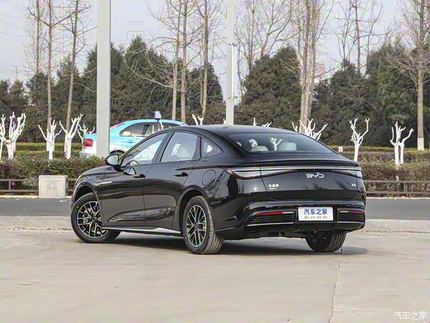 比亚迪 海豹 2023款 DM-i 1.5L 121km 精英型 比亚迪 海豹 2023款 DM-i 1.5L 121km 精英型