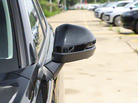 2024款 240TURBO 四驱尊耀版 5座 2024款 240TURBO 四驱尊耀版 5座