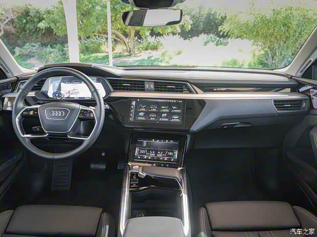 奥迪(进口) 奥迪e-tron 2019款 基本型 奥迪(进口) 奥迪e-tron 2019款 基本型
