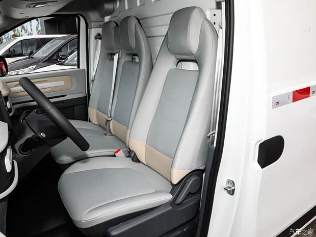 上汽大通 上汽大通MAXUS 大拿V1 2023款 V1+ 短轴低顶（42kWh）