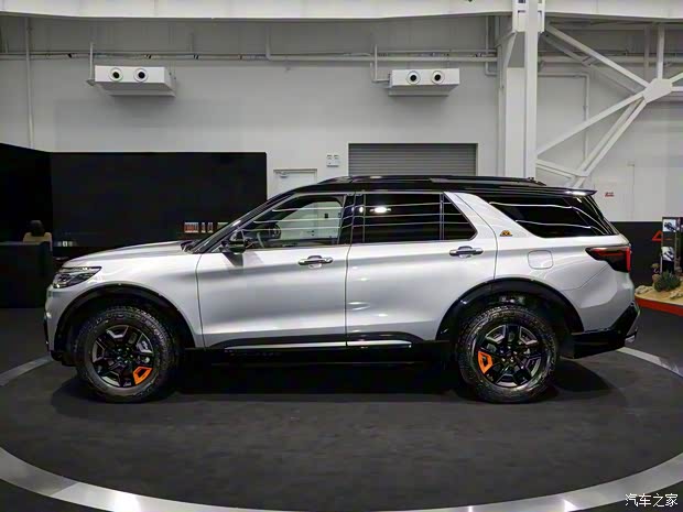 长安福特 探险者 2023款 EcoBoost 285 昆仑巅峰版 6座 长安福特 探险者 2023款 EcoBoost 285 昆仑巅峰版 6座
