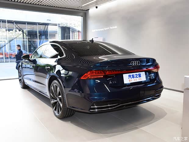 上汽奥迪 奥迪A7L 2022款 55 TFSI quattro S-line 境远型流晶套装 上汽奥迪 奥迪A7L 2022款 55 TFSI quattro S-line 境远型流晶套装