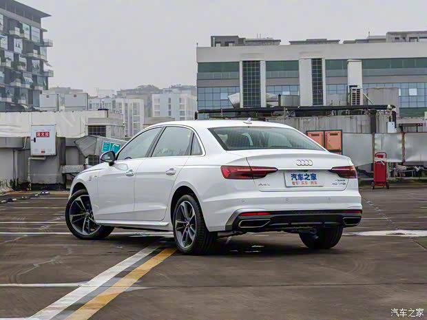 一汽奥迪 奥迪A4L 2022款 40 TFSI 时尚动感型 一汽奥迪 奥迪A4L 2022款 40 TFSI 时尚动感型