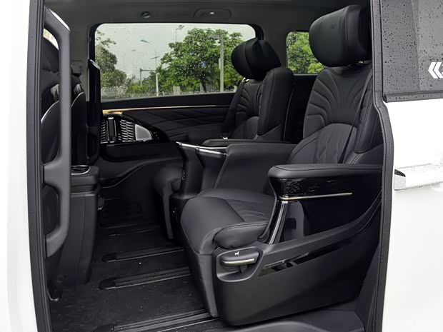 广汽乘用车 传祺M8 2024款 大师系列 390T