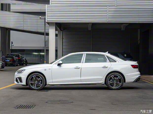 一汽-大众奥迪 奥迪A4L 2022款 40 TFSI 豪华动感型