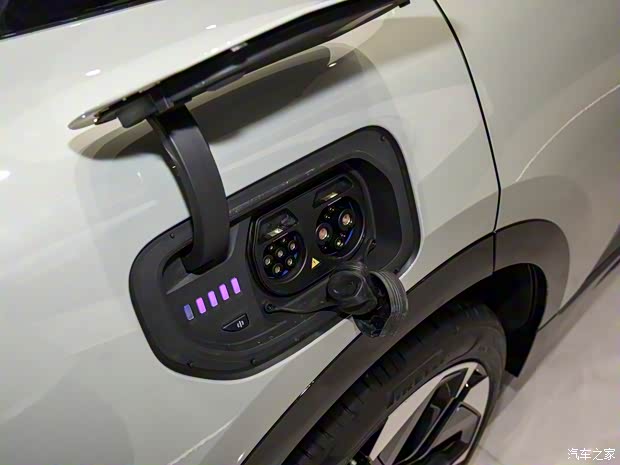 华人运通 高合HiPhi Y 2023款 两驱基本型 磷酸铁锂 华人运通 高合HiPhi Y 2023款 两驱基本型 磷酸铁锂