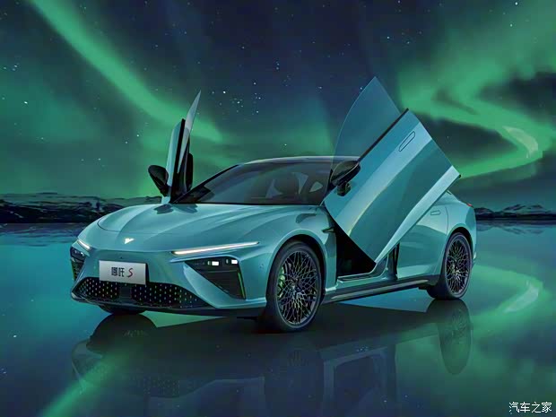 合众汽车 哪吒S 2022款 纯电 四驱耀世版