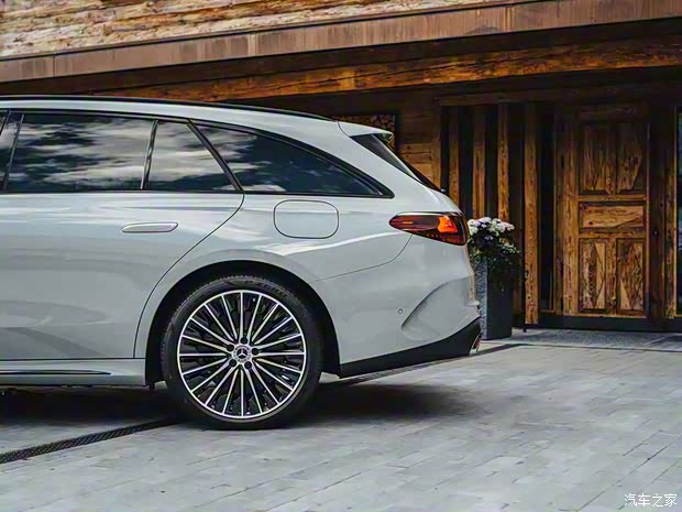 奔驰(进口) 奔驰E级(进口) 2024款 Estate 奔驰(进口) 奔驰E级(进口) 2024款 Estate