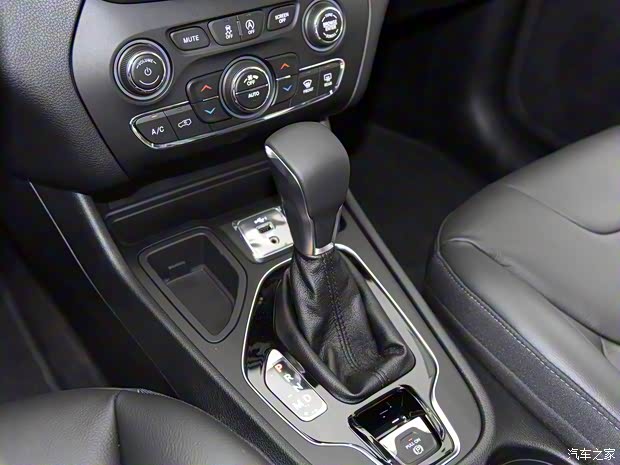 廣汽菲克Jeep 自由光 2019款 2.0T 兩驅(qū)越享版