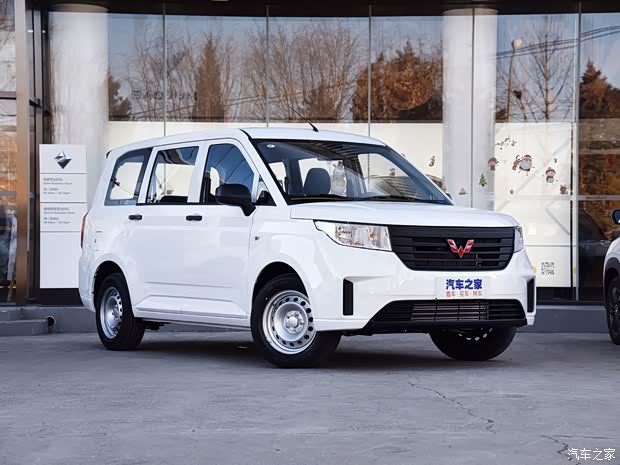 上汽通用五菱 五菱宏光PLUS 2019款 1.5T 手动标准型 5座