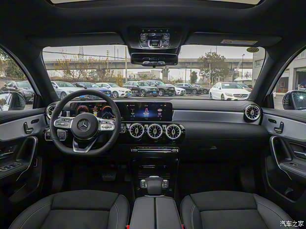 北京奔驰 奔驰A级 2021款 A 220 L 4MATIC 运动轿车 北京奔驰 奔驰A级 2021款 A 220 L 4MATIC 运动轿车
